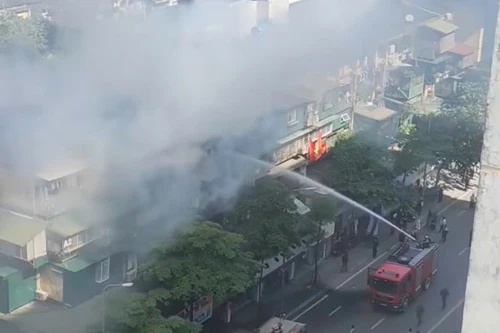 Nhanh chóng dập tắt vụ hỏa hoạn ở phố Phạm Ngọc Thạch