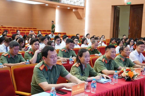 Phát huy vai trò là cầu nối quan trọng giữa Đảng và người lao động