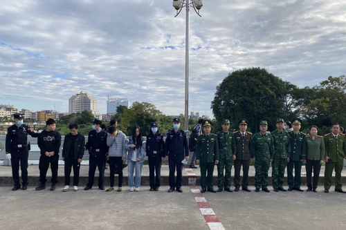  Trục xuất 9 công dân Trung Quốc nhập cảnh trái phép vào Việt Nam
