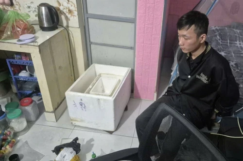 Nam thanh niên lên mạng internet học cách sản xuất pháo để bán 