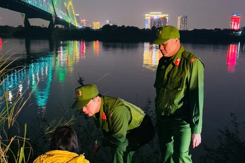 Cảnh sát kịp thời thuyết phục, ngăn chặn người phụ nữ có ý định quyên sinh