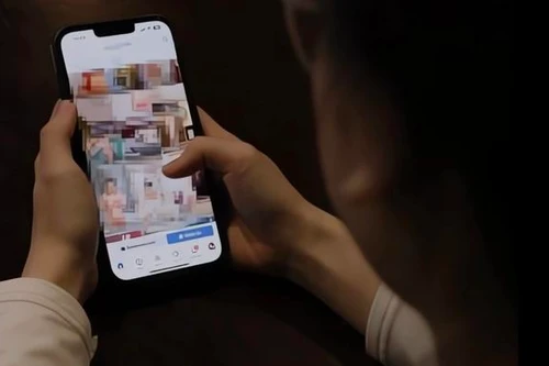 Bé gái 13 tuổi bị đe dọa khi vay tiền bằng…clip khiêu dâm