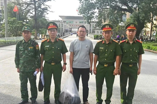 Trục xuất đối tượng nước ngoài chấp hành xong án tù về tội vận chuyển trái phép tiền tệ