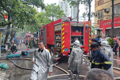 Xảy cháy tại quán cơm trên đường Hoàng Mai