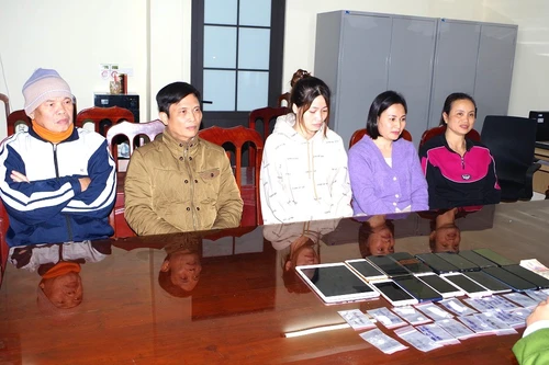 Bóc gỡ đường dây chuyên mua bán trái phép hàng nghìn tài khoản ngân hàng