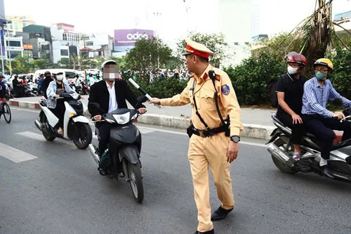 Cảnh sát giao thông Hà Nội phạt 16.705 trường hợp vi phạm 