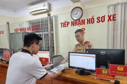 Giảm 30% mức thu lệ phí đăng ký, cấp biển số ô tô, xe máy