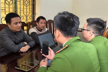 Bắt giữ các đối tượng trong đường dây mua bán tài khoản ngân hàng