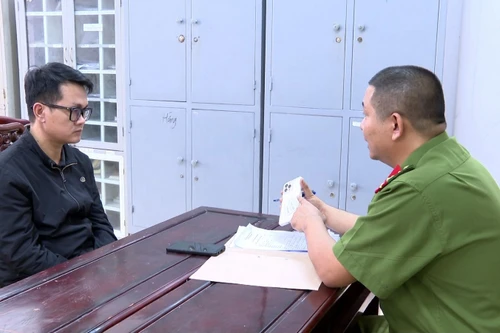 Gã trai dựng kế hoạch cướp giật tài sản của các cửa hàng bán điện thoại