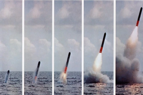 Mỹ tăng gấp 3 lần số tên lửa Tomahawk trên tàu ngầm lớp Virginia