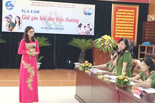 Phụ nữ công an giữ lửa gia đình