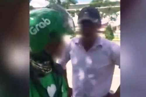 "Xe ôm truyền thống" dọa đâm tài xế GrabBike vì chiếm địa bàn