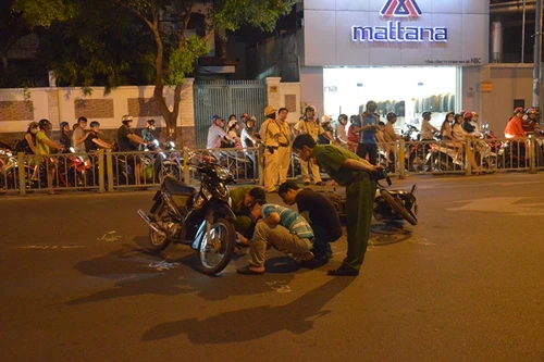 Va chạm 2 xe máy trên đường, một người chết