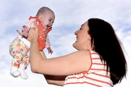 Bé sơ sinh chỉ nặng hơn 500g ở Anh