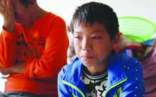 Bé trai 11 tuổi một mình đi 400km để chữa bệnh