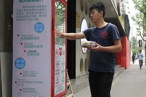 Thượng Hải lắp đặt "tủ lạnh tình thương"