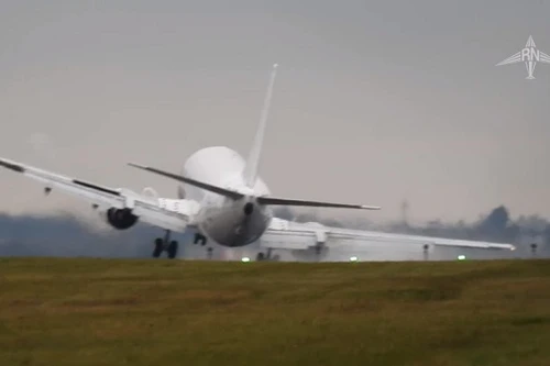 Máy bay Boeing chao đảo dữ dội vì gặp gió lớn khi hạ cánh
