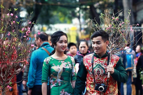 Hotboy thể dục Phạm Phước Hưng du xuân cùng bạn gái xinh đẹp