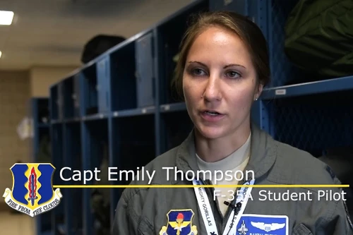 [ẢNH] Mỹ có nữ phi công F-35A đầu tiên