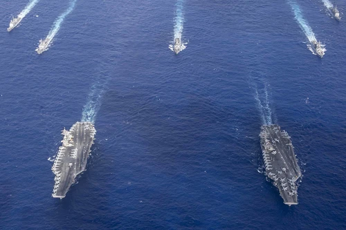 [ẢNH] Hai siêu tàu sân bay Mỹ cùng tập trận trước cửa ngõ Biển Đông