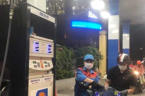 Hai nhà máy lọc dầu Dung Quất và Nghi Sơn phải tăng sản xuất mặt hàng xăng