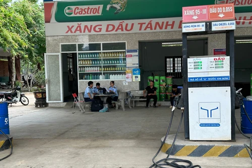 Kiểm tra 14 doanh nghiệp xăng dầu