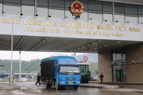 Tạm nhập, tái xuất hàng hóa qua biên giới đất liền chỉ thực hiện qua cửa khẩu chính