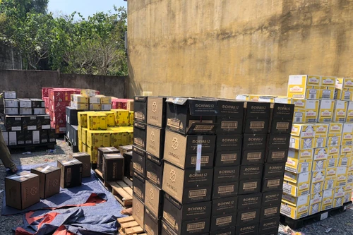 Phát hiện lô rượu nghi nhập lậu trị giá trên 15 tỷ đồng