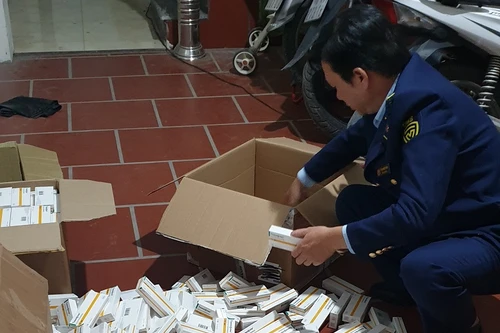 Tạm giữ hơn 1.000 hộp thuốc có nhãn Tamiflu nghi nhập lậu