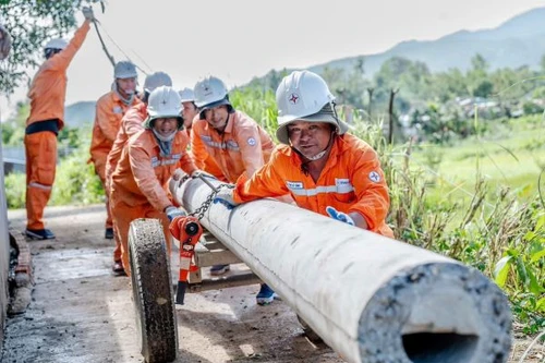 Còn 258.000 khách hàng mất điện sau bão Kalmaegi