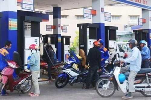 Giá xăng dầu giảm nhờ thuế, giá hàng hóa khác có về mức cũ?