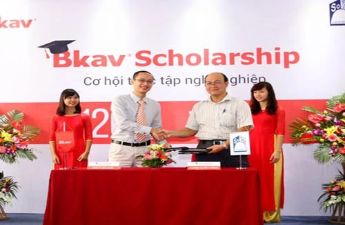120 sinh viên Đại học Bách khoa Hà Nội nhận học bổng của Bkav