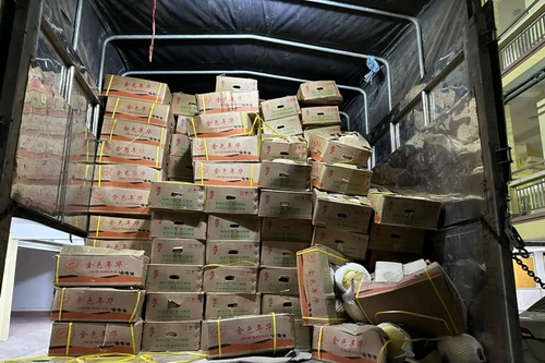 Phát hiện gần 1,5 tấn dưa vàng không rõ nguồn gốc