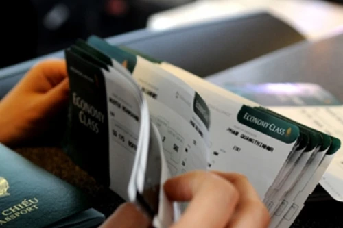 Giá vé máy bay tăng hơn 87%, học phí tăng hơn 7% đẩy CPI 11 tháng lên cao