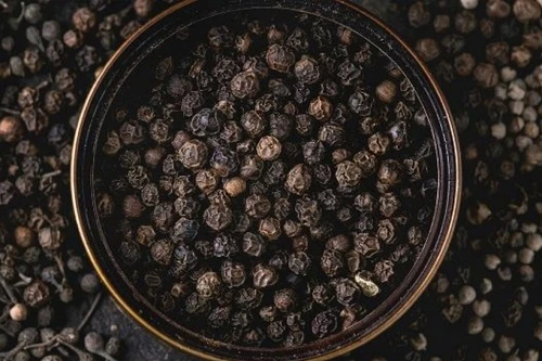 Đề nghị điều tra đến cùng nghi vấn “rút ruột” 5 container hồ tiêu và cà phê