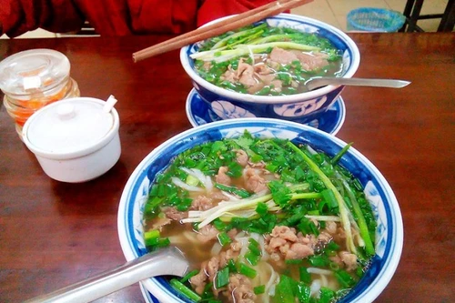 Ngày mùng 5 Tết: Hàng ăn có còn “hét giá trên trời”?