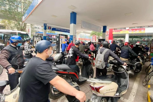 Sửa Nghị định 95 và 83 về kinh doanh xăng dầu: Nên bỏ quỹ bình ổn giá xăng dầu, để thị trường tự lo?