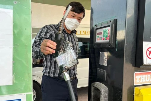 Kiểm tra, xử lý nghiêm hiện tượng cây xăng găm hàng trên toàn quốc 