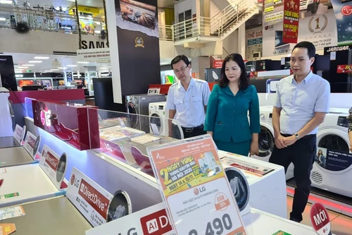 Ngày Vàng khuyến mại: Giá nhiều mặt hàng giảm sốc