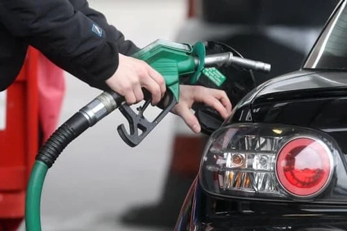 Xăng tăng giá lần thứ ba trong tháng 6