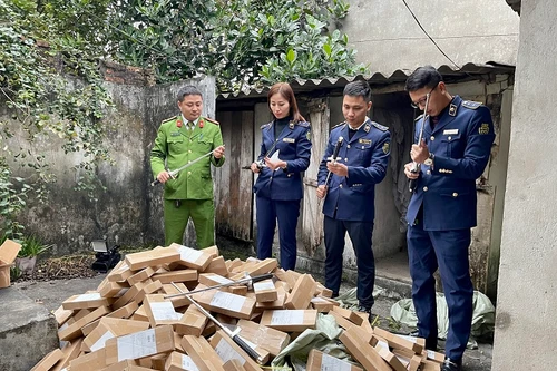 Phát hiện, thu giữ lượng lớn công cụ hỗ trợ và hàng hoá không rõ nguồn gốc, nhập lậu