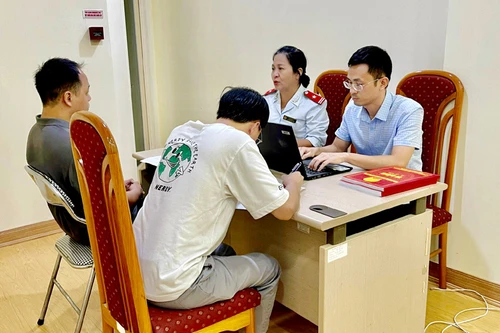 Phạt 15 triệu đồng 2 cá nhân đăng tải thông tin sai sự thật về ca sĩ Nguyễn Trần Trung Quân