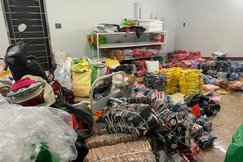 Nhập lậu hàng nghìn sản phẩm thời trang bán qua sàn thương mại điện tử