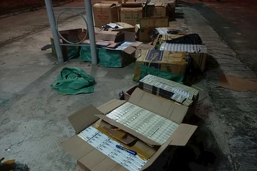 Phát hiện xe tải chở hơn 9.000 bao thuốc lá nghi nhập lậu đang lưu thông theo hướng Nam- Bắc