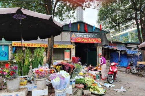 Thị trường mùng 5 Tết: Cà phê tăng giá 40%, bún phở tranh thủ kiếm lời