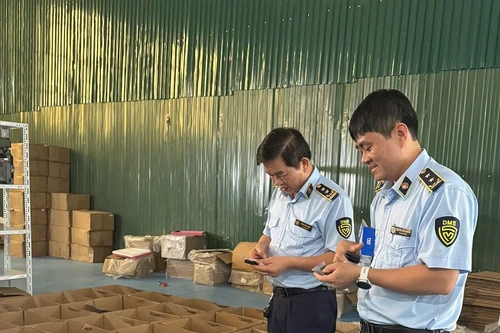 Phát hiện cơ sở lắp ráp điện thoại “Made in China” có dấu hiệu vi phạm