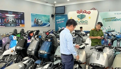 Hà Nội: Chuyển hồ sơ vụ việc kinh doanh xe máy điện giả nhãn hiệu sang cơ quan Công an