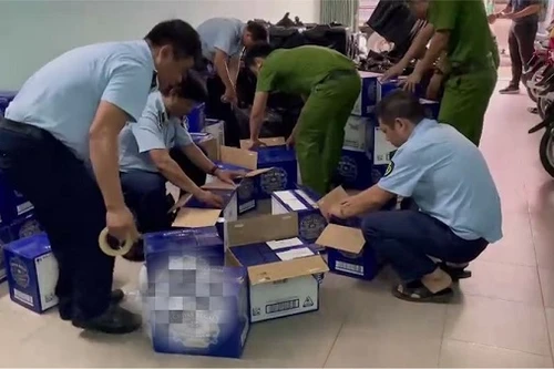 Phát hiện hàng nghìn chai rượu Chivas 18 không có hóa đơn chứng từ