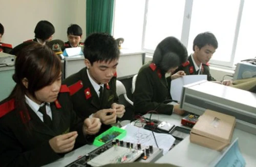 Hợp tác nâng cao chất lượng đào tạo và nghiên cứu khoa học