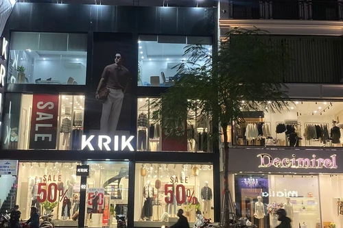 Black Friday: Giảm giá sâu từ cửa hàng tới “chợ mạng”